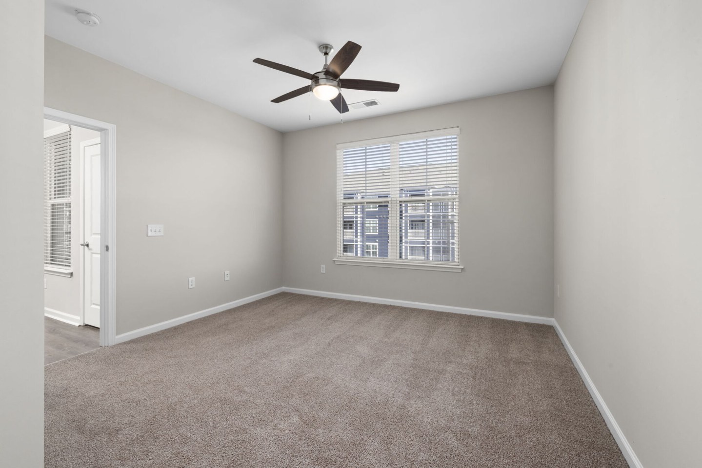 Level at 401 Image 15