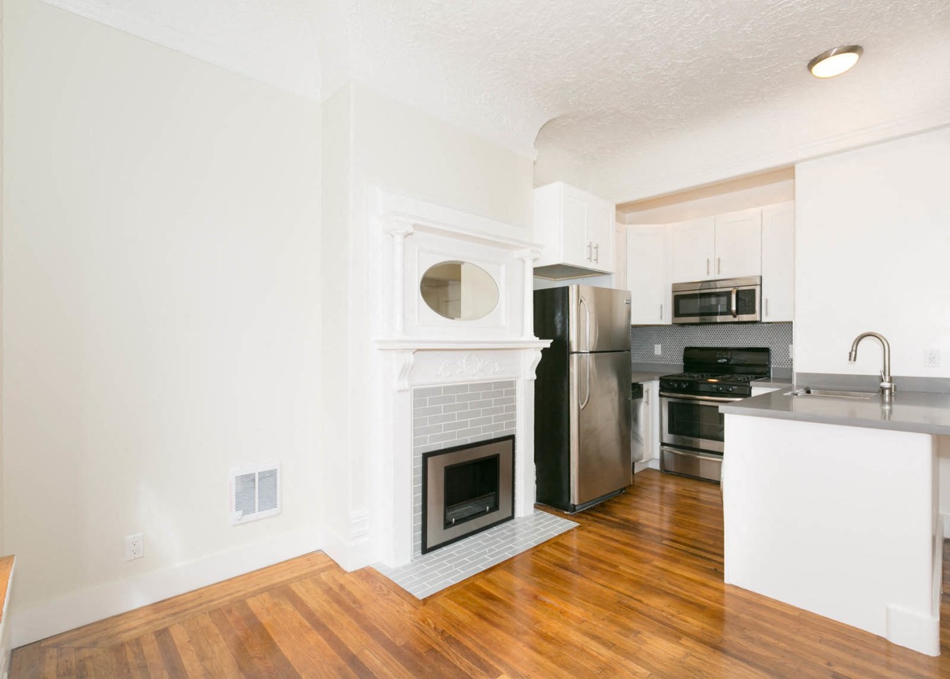 312 BAKER Apartments Image 3