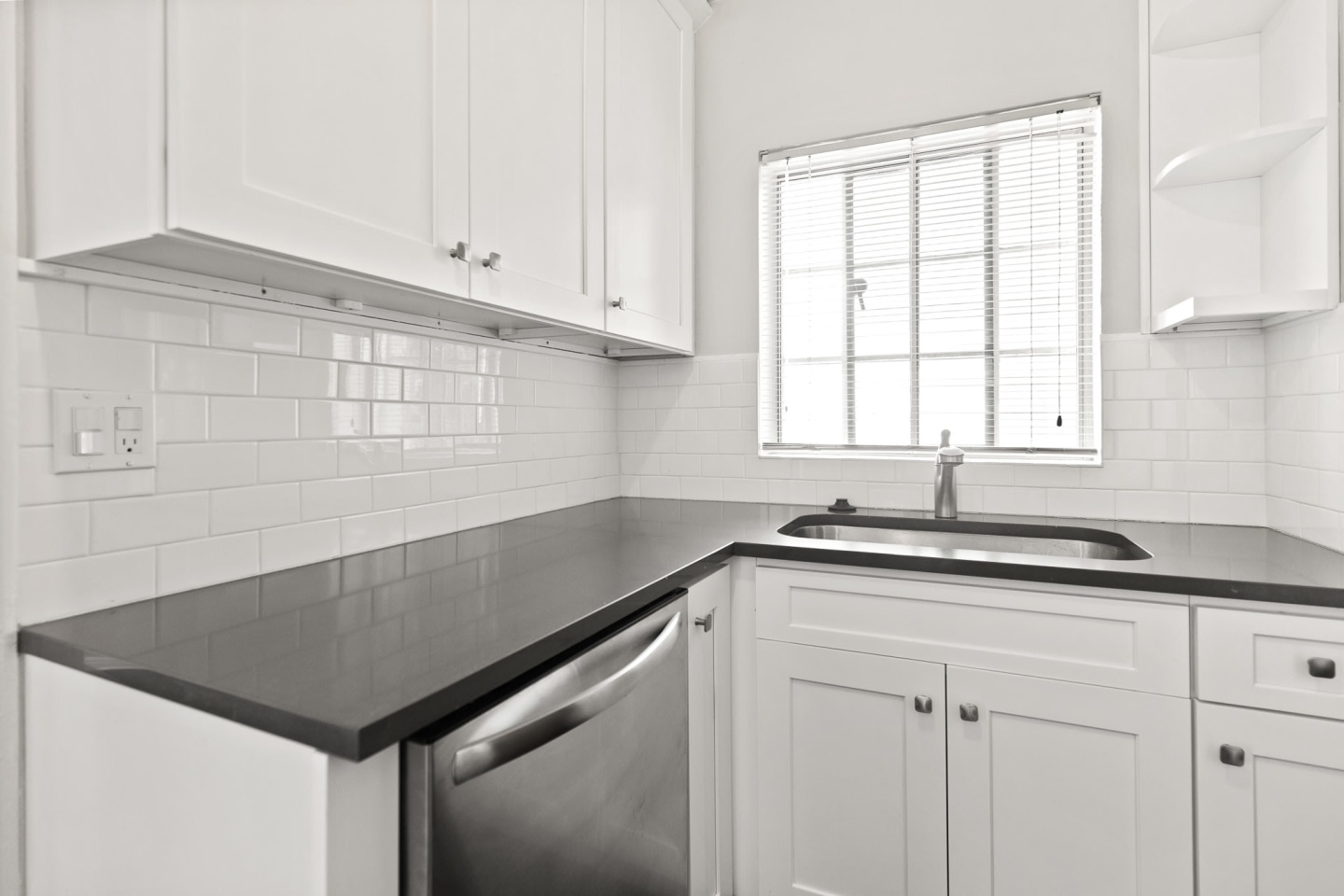 1400 Clermont Image 4