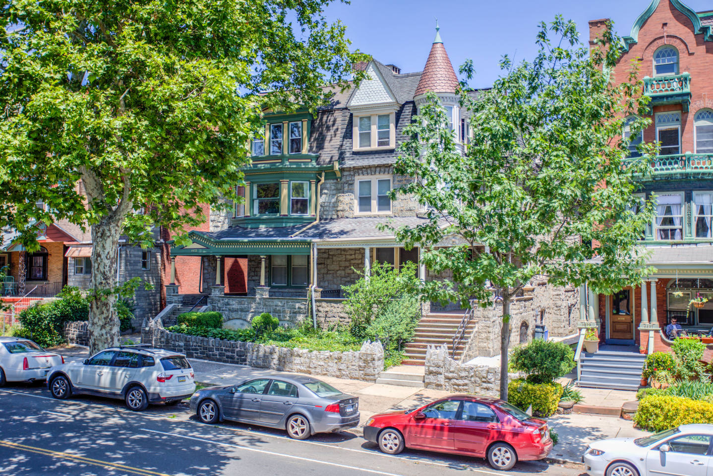 4431 Spruce St Image 2