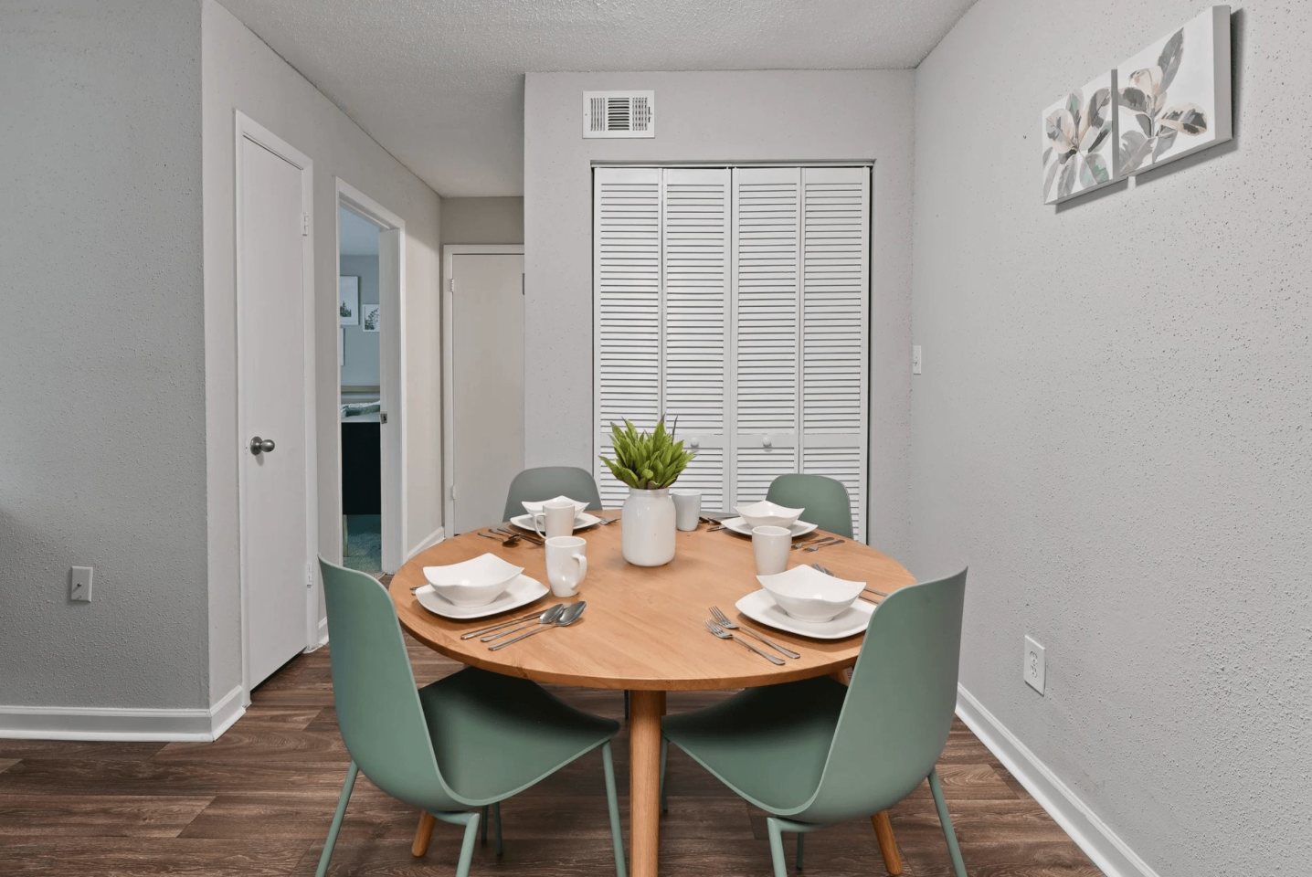 Premier Apartments Image 2