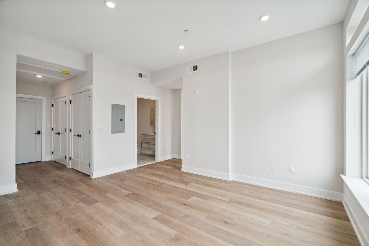 720 Thompson Street Image 60