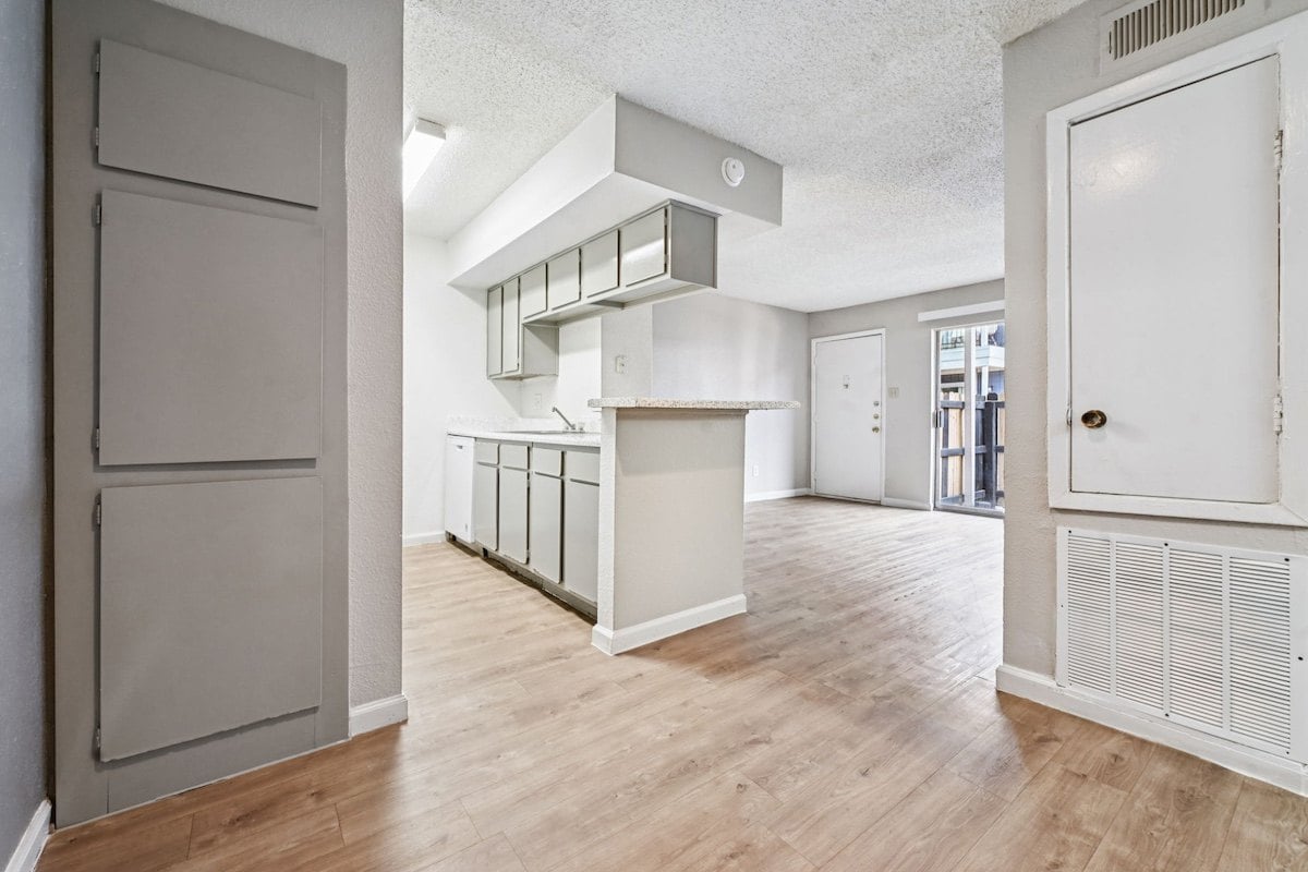 Pine Creek Apartments Image 11