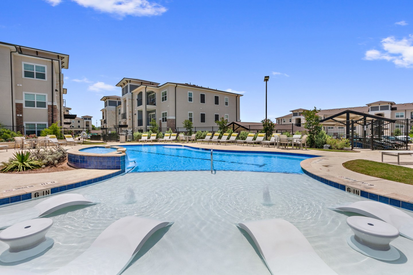 Sadler House Luxury Apartment Homes Image 35