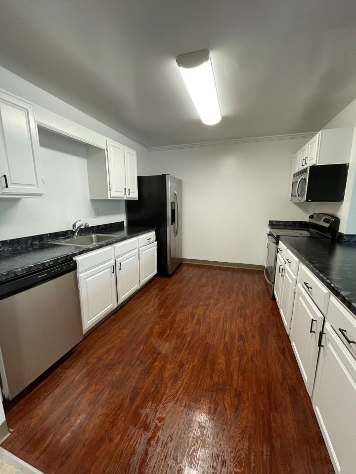 Skidmore Apartments Image 34