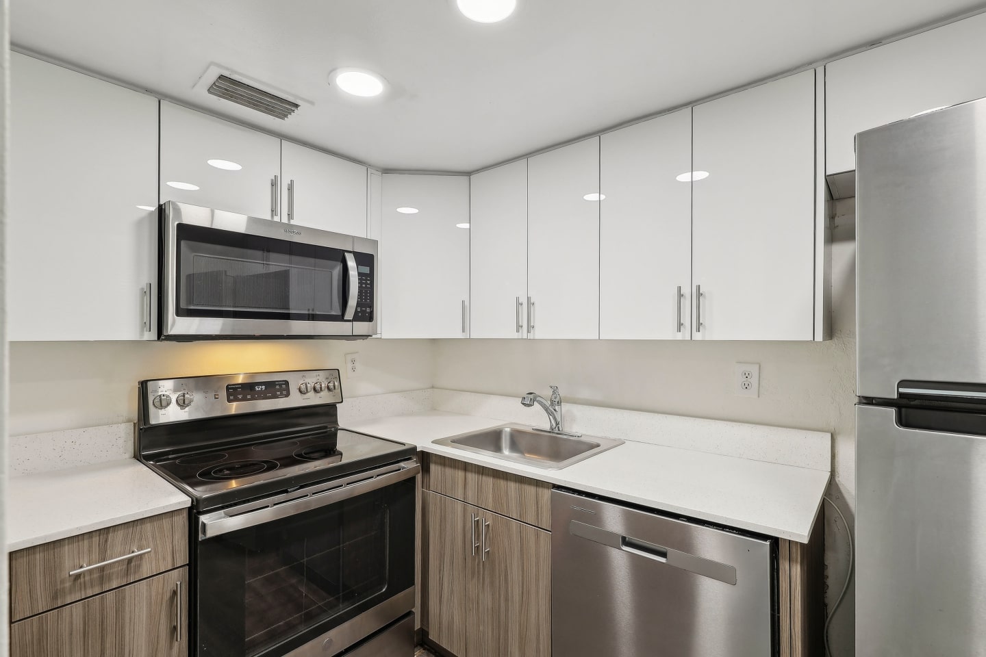 Aventura Harbor Apartments Image 39