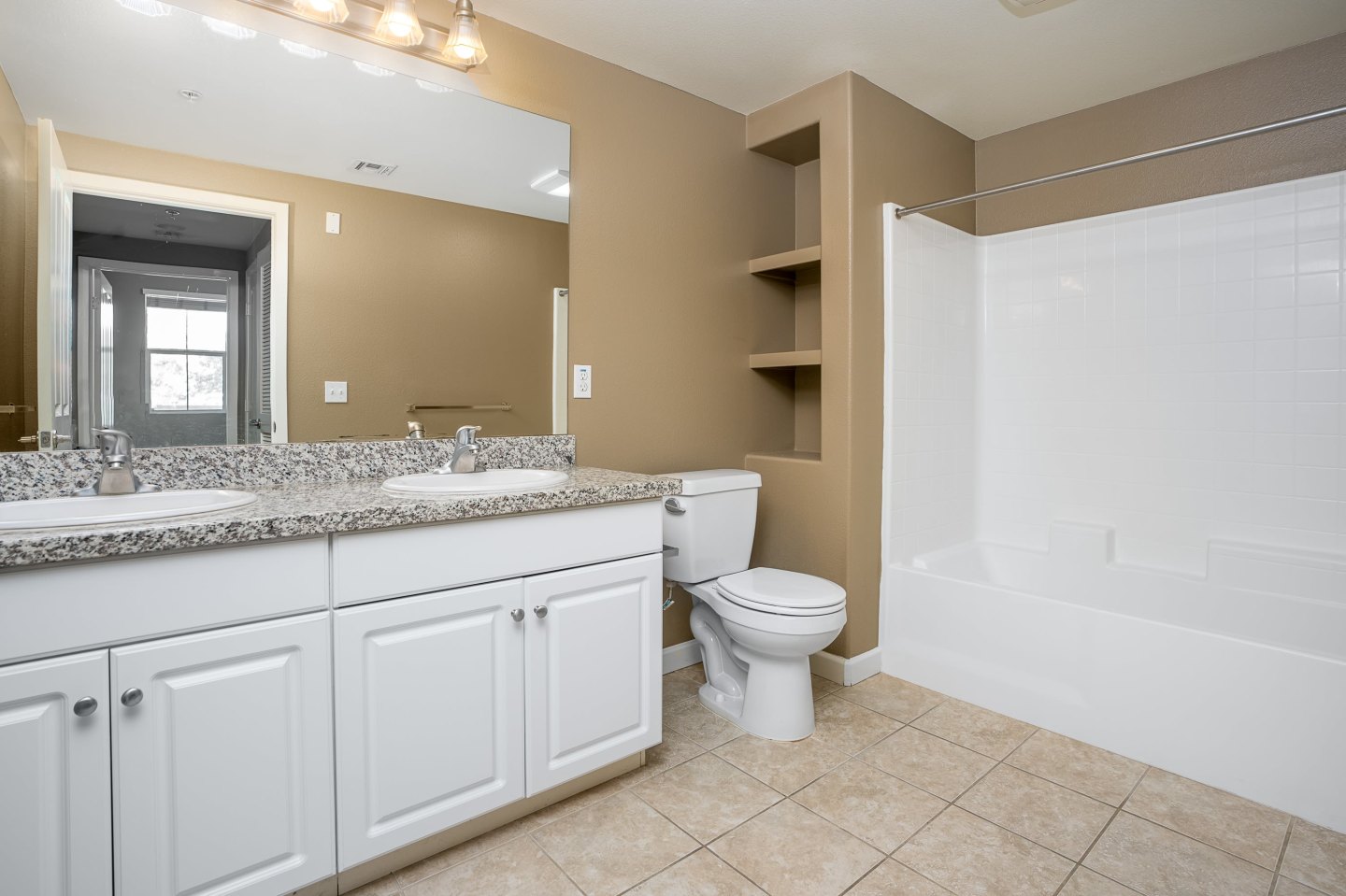 La Verne Village Luxury Apartment Homes Image 26