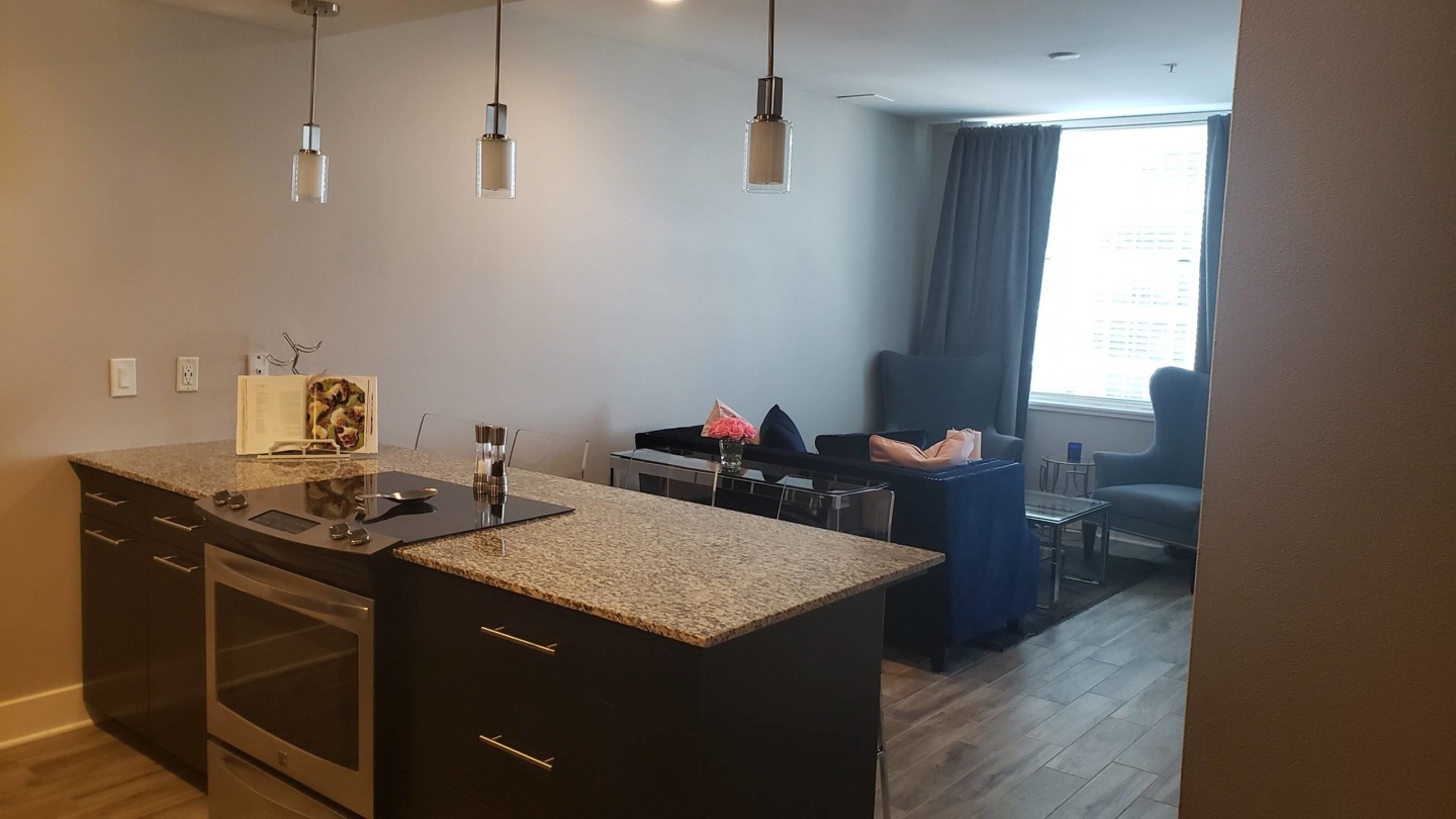 909 Walnut Image 4