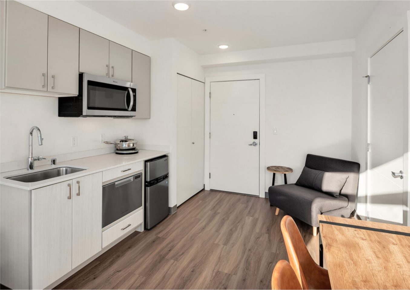 Fifty-Two Apartments - Student Housing Image 7
