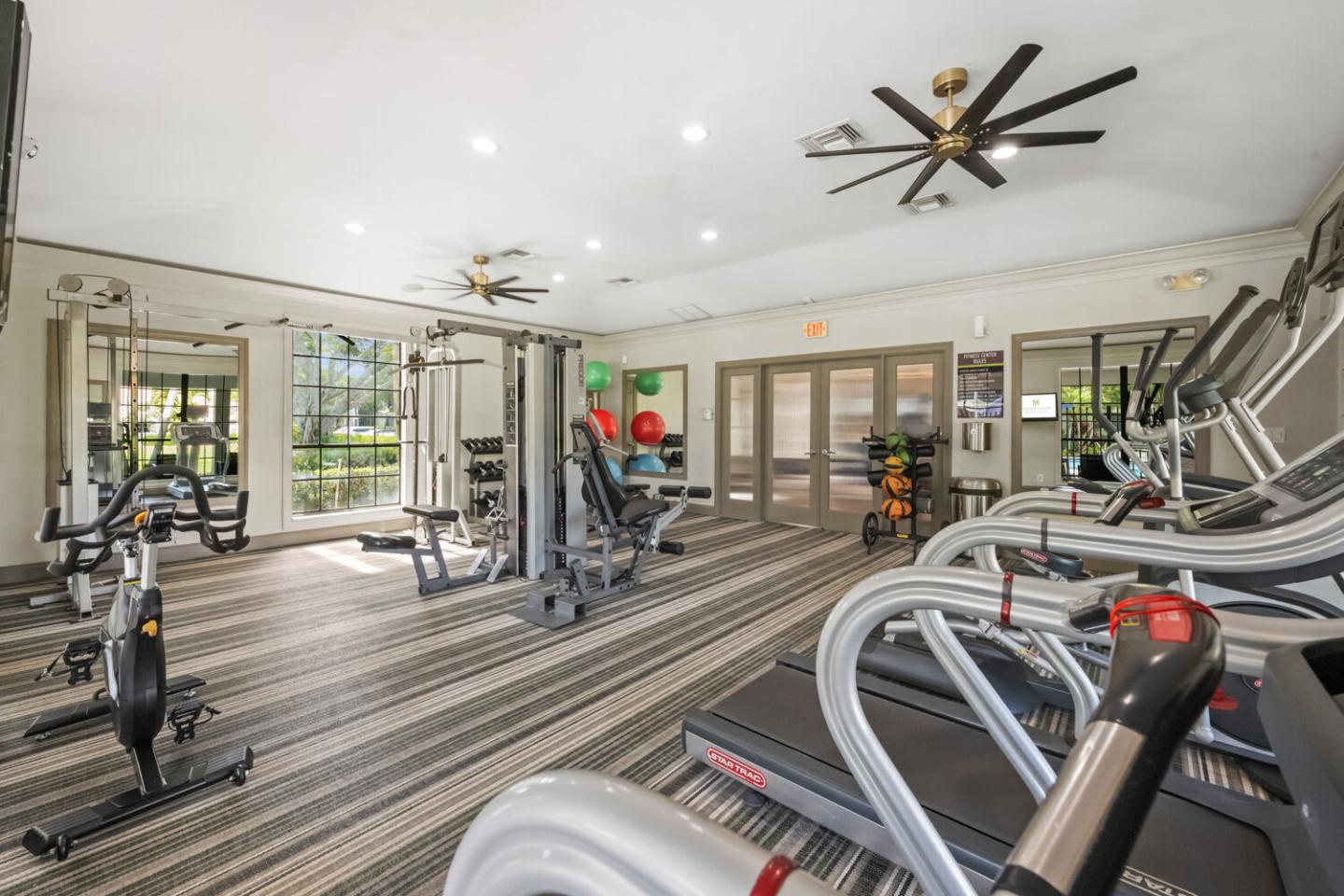 Mizner Court Image 31