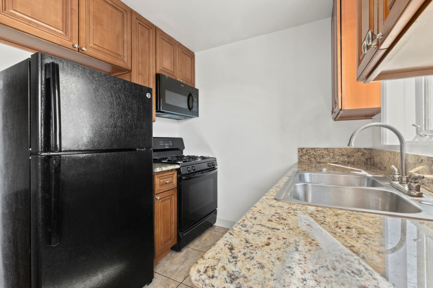 San Vicente Apartments Image 4