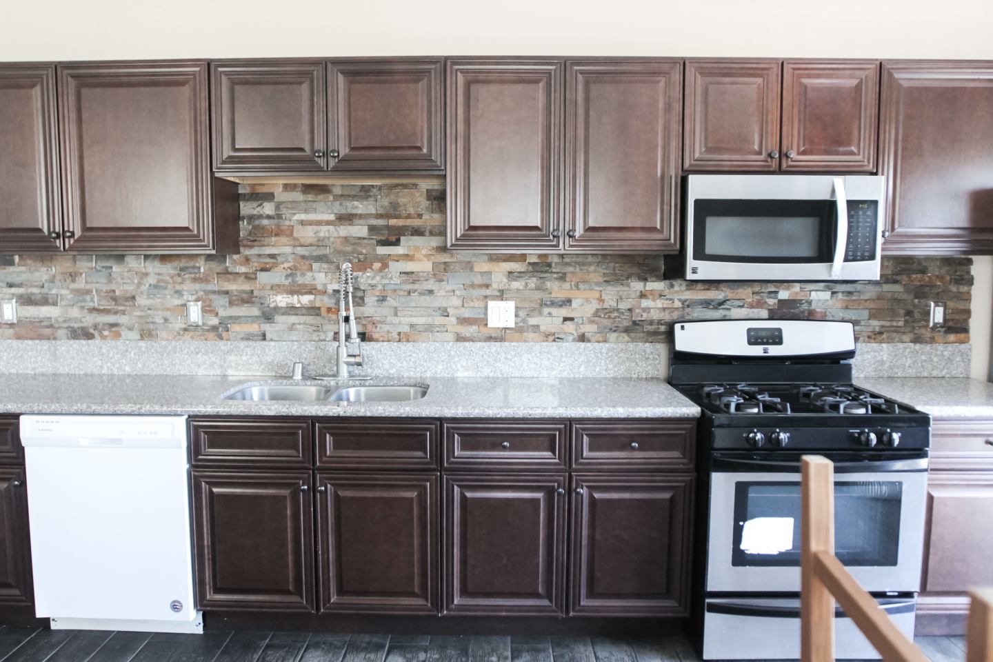 1337 W 36th Place - Co-Living Image 4