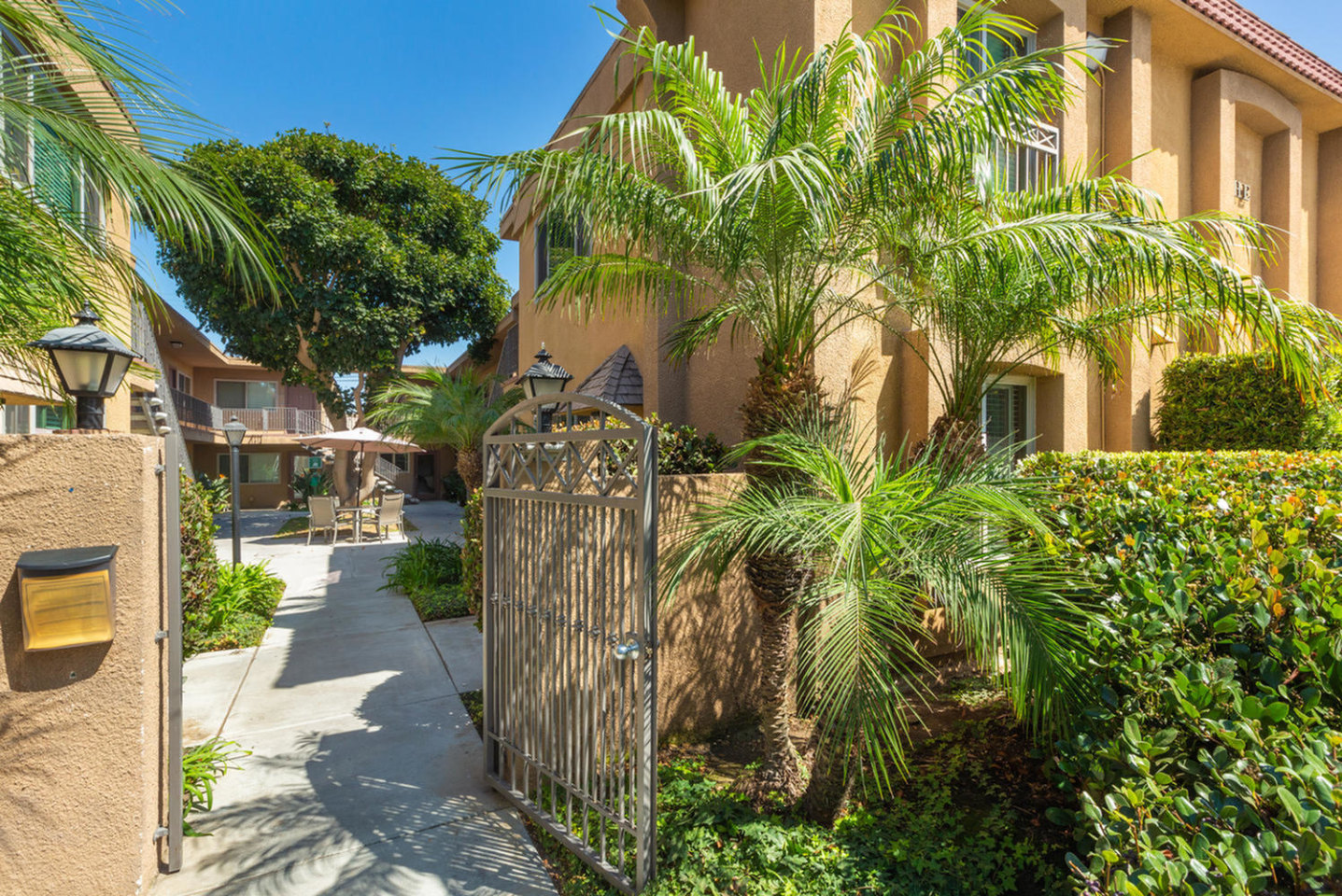 Elan the Palms Apartment Homes Image 10