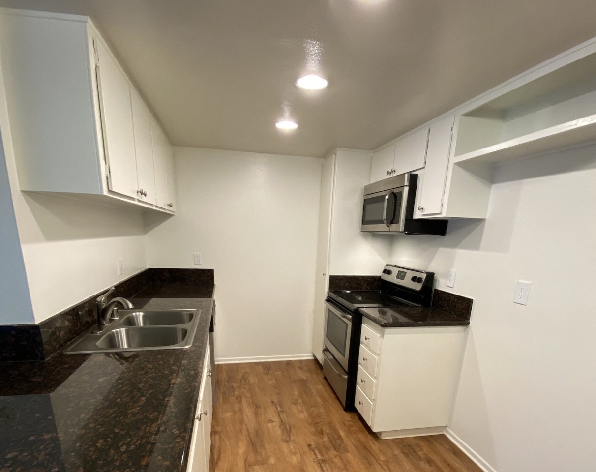 Cross Roads Apartments Image 17