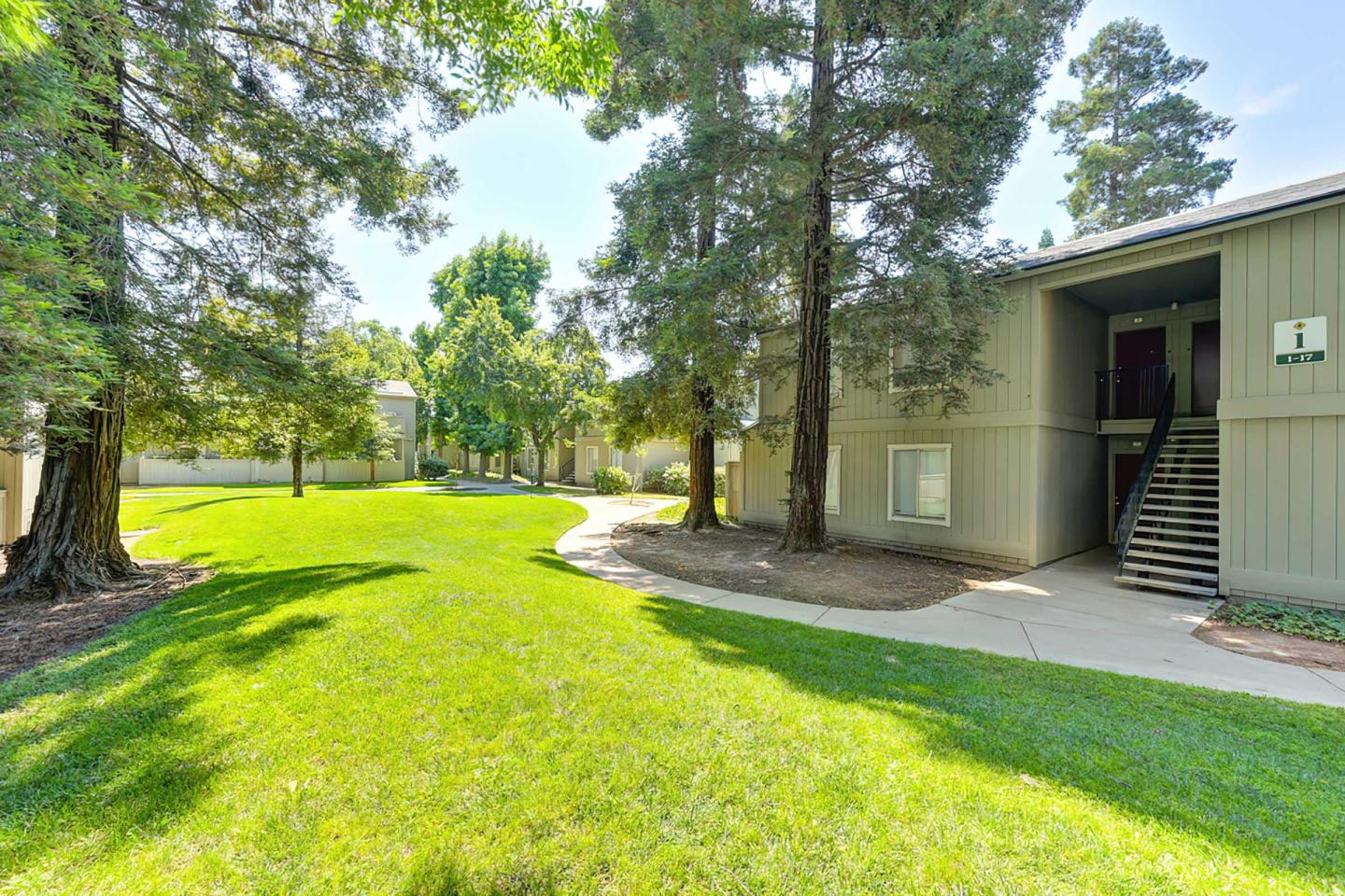 The Redwoods Apartments Image 12