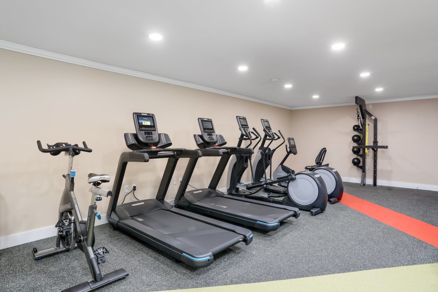 Farmington Oaks Image 32