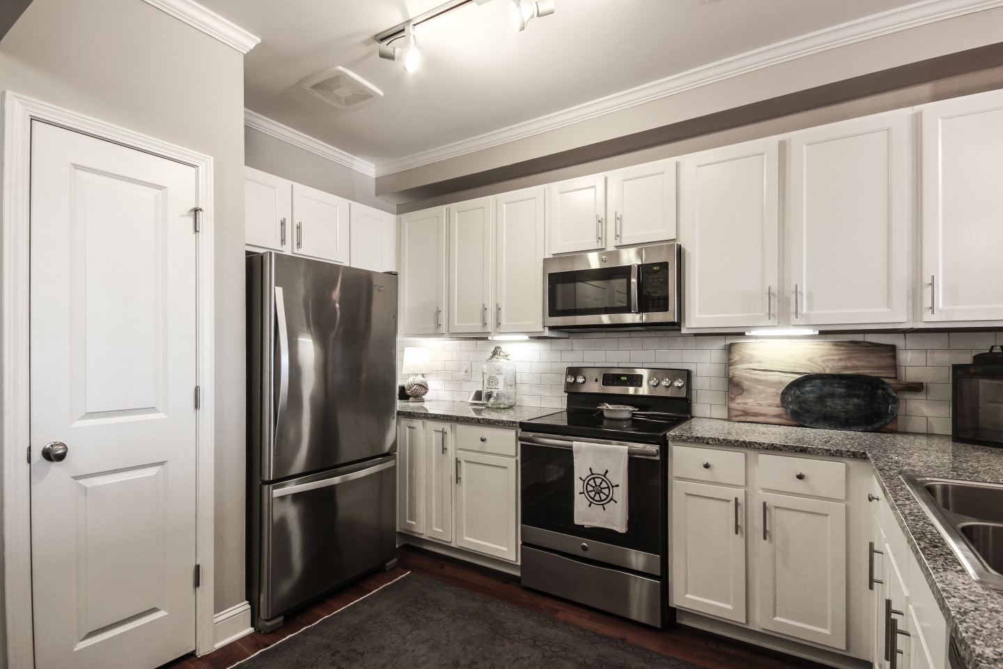 Sweetwater Waterfront Apartment Homes Image 43