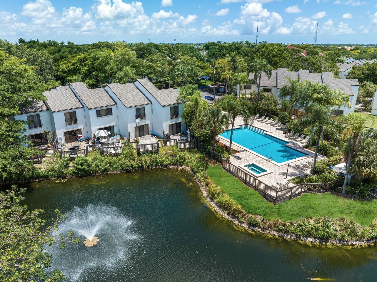 Emerald Palms Image 16