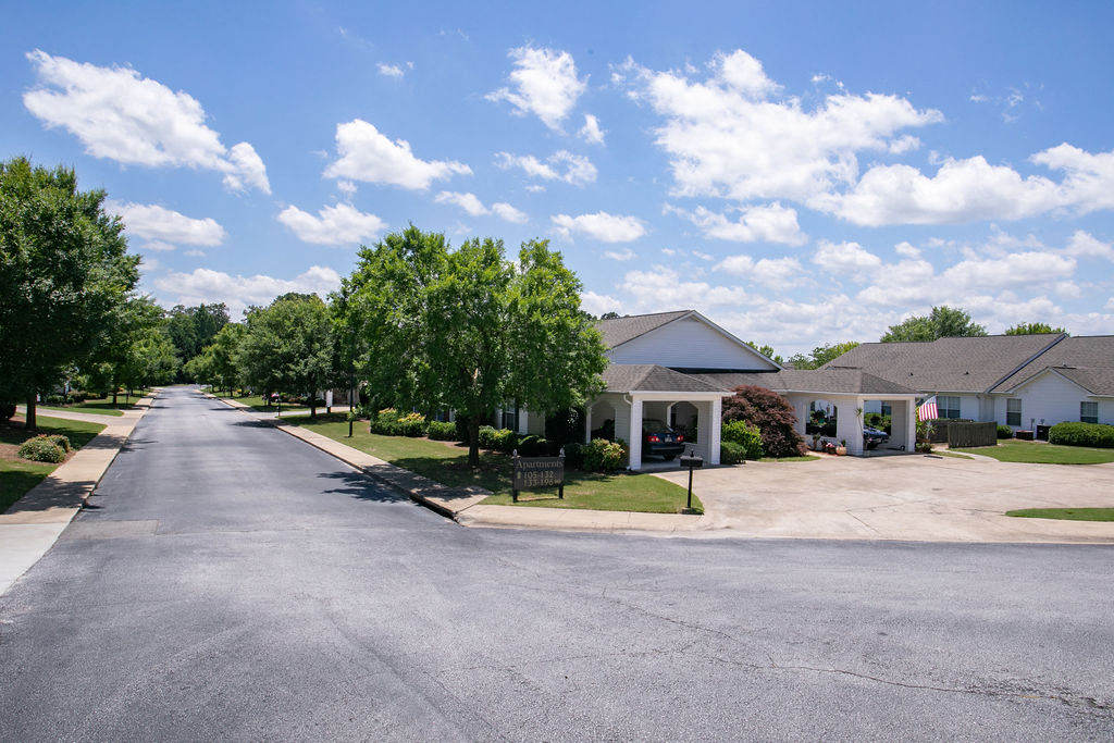 Bellevue - Senior Housing Image 11