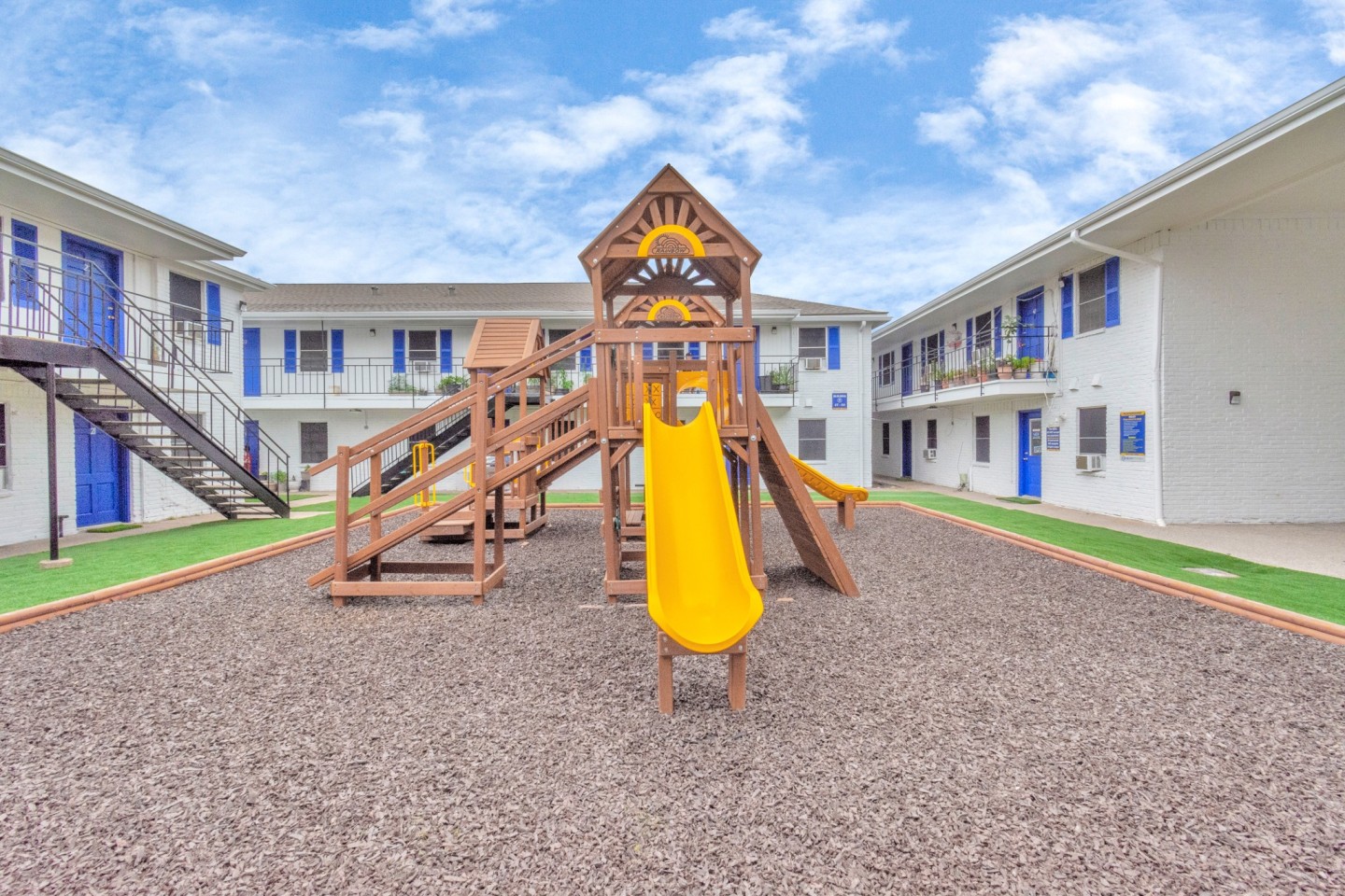 Post Oak Apartment Image 2