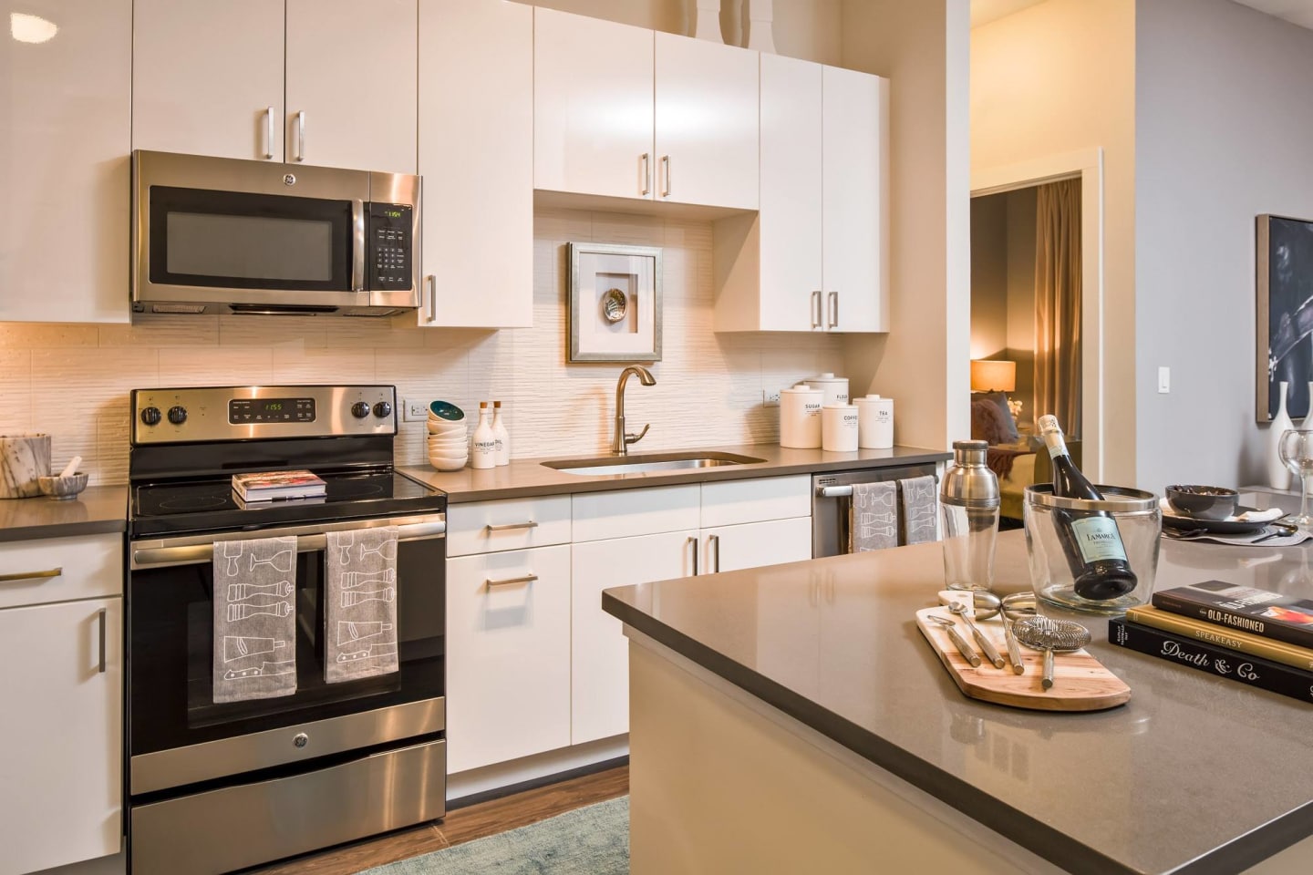 Society Westshore Apartments Image 13
