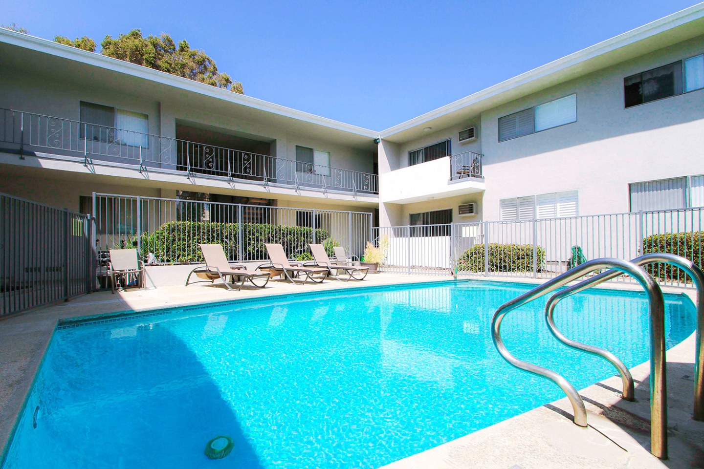 Rose Avenue Image 10