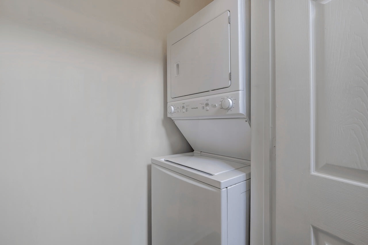 Lakeside at Town Center Apartments Image 10