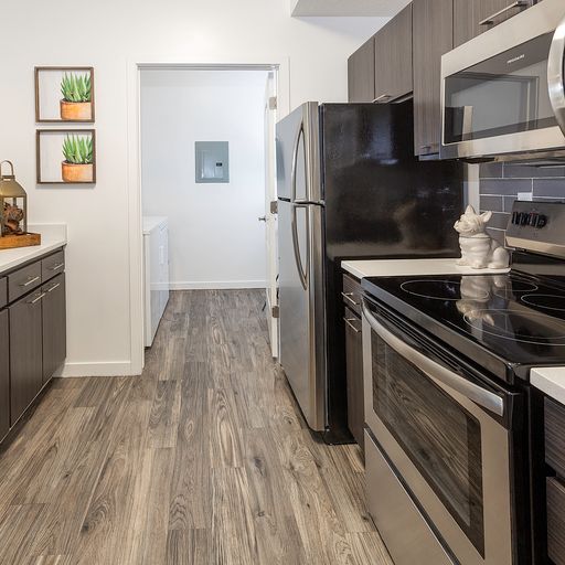 Wilshire Place Apartments Image 9
