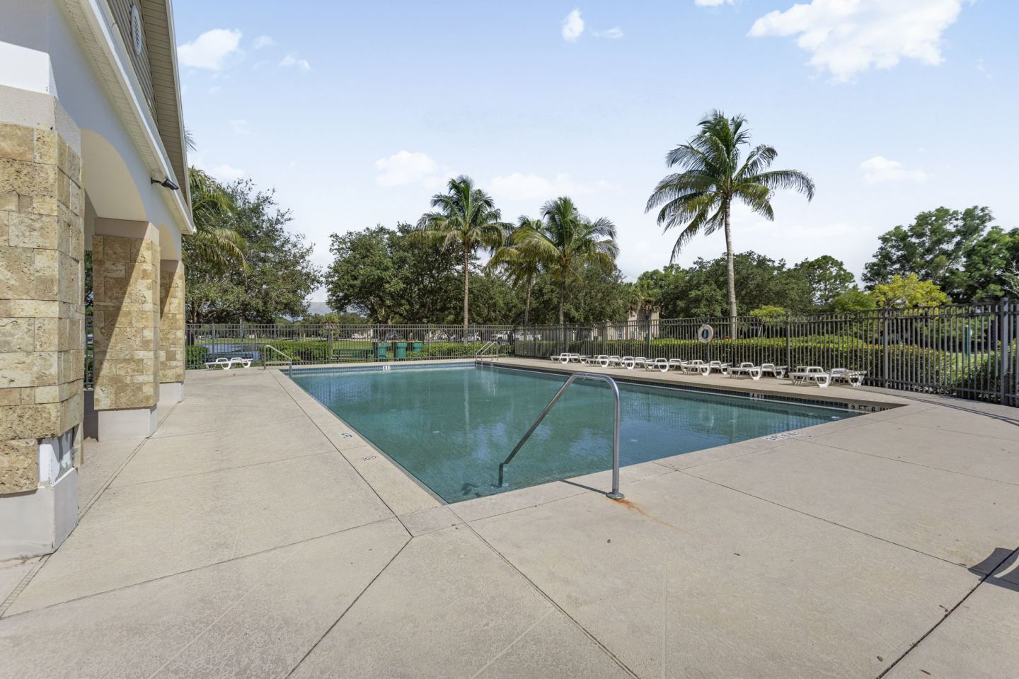 Mer Soleil Apartments Image 4