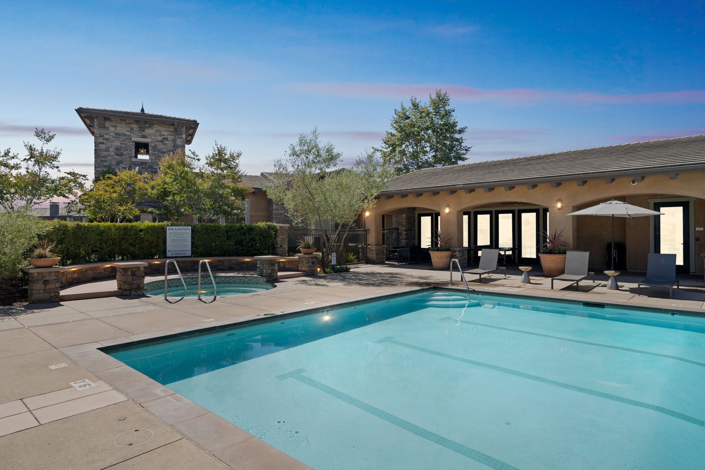 Hollister Village Image 28