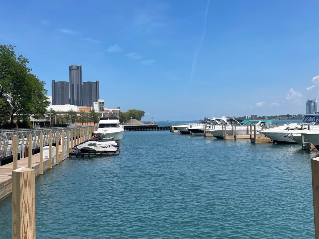 Riverfront Towers Image 35