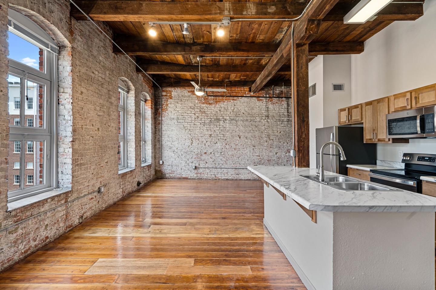 United Jewelers and Lee Hardware Apartments Image 34