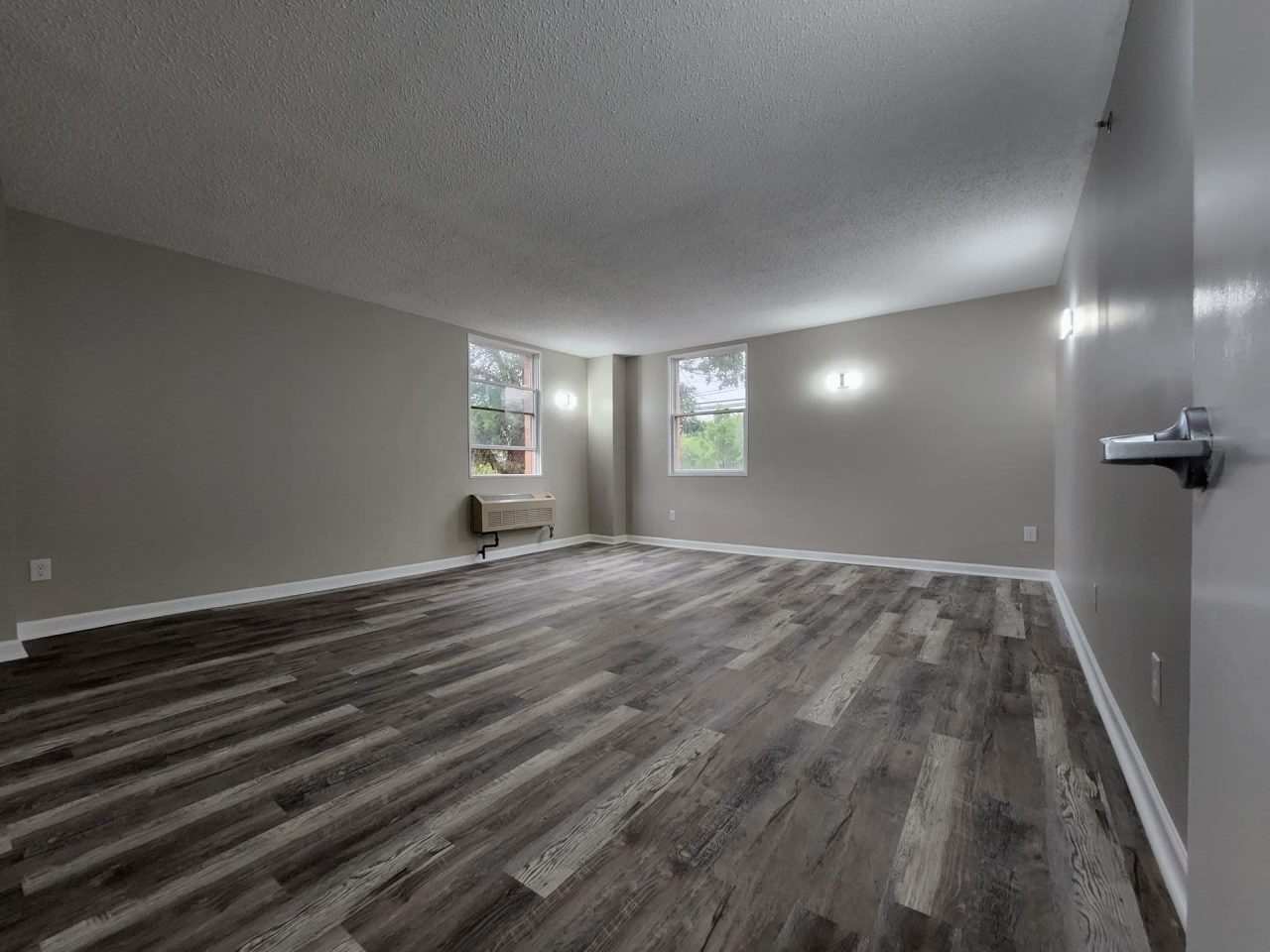 Peninsula Court Apartments Image 8