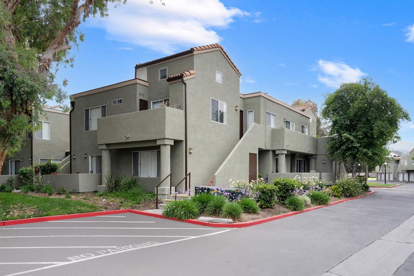 Riverpark apartment homes Image 59