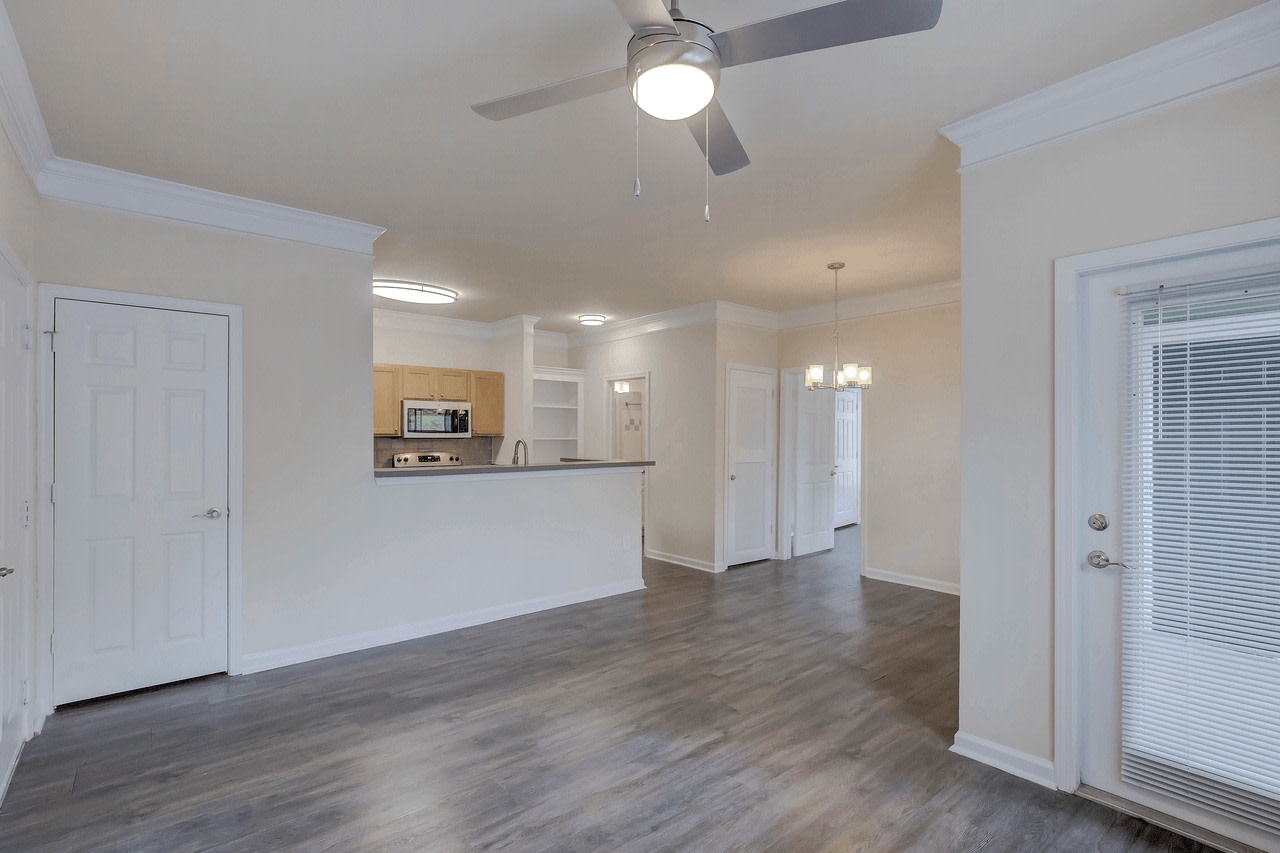 Lakeside at Town Center Apartments Image 3
