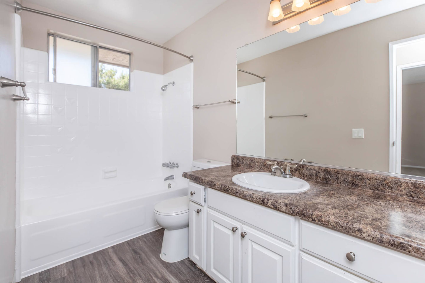 Huntington Highlander Apartment Homes Image 26