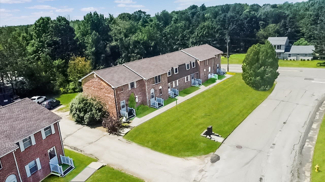Meadowbrook Village Image 22