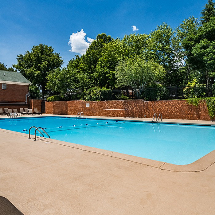 Gardens at Country Club Image 33