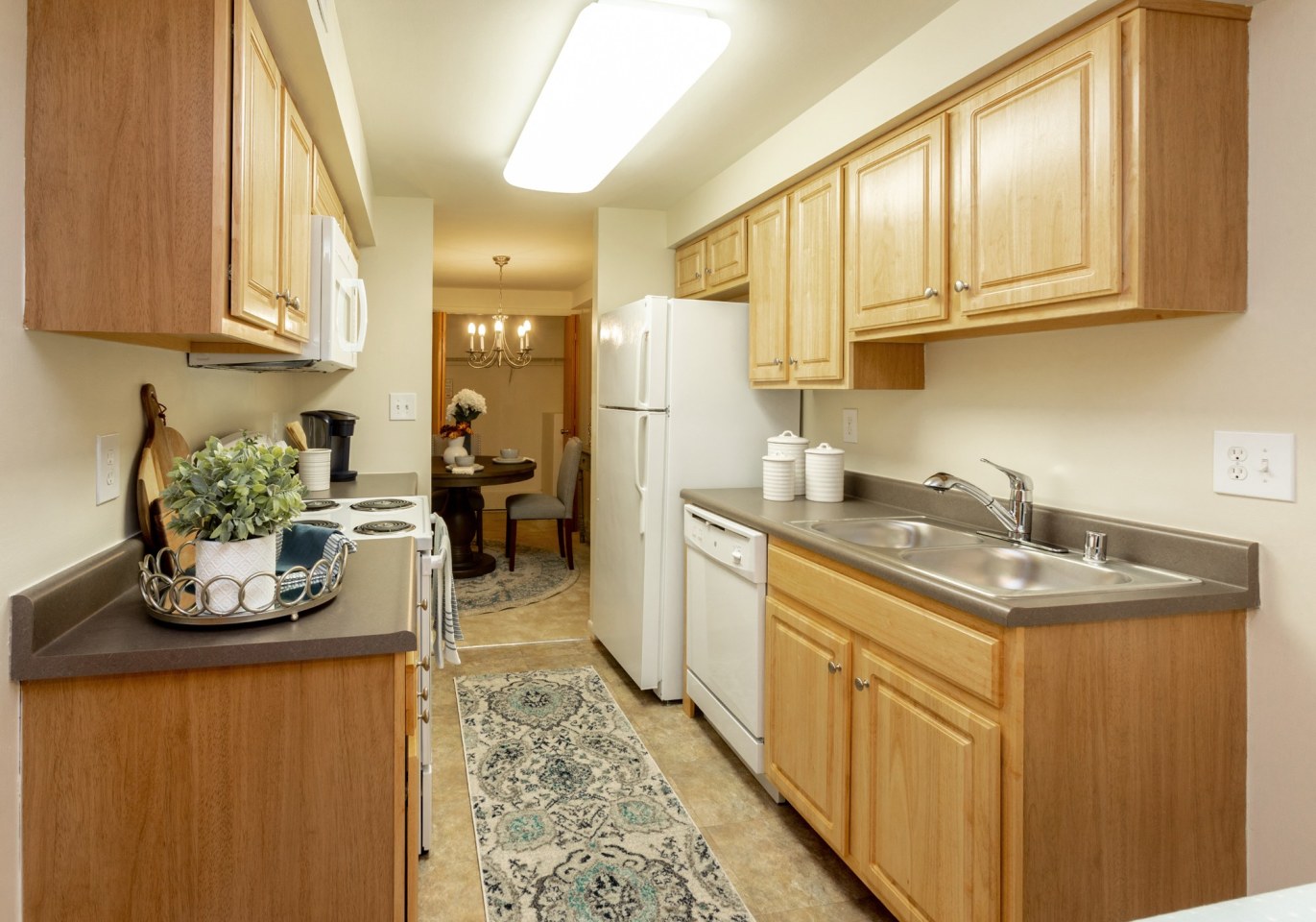 Spring Hill Apartments And Townhomes Image 6