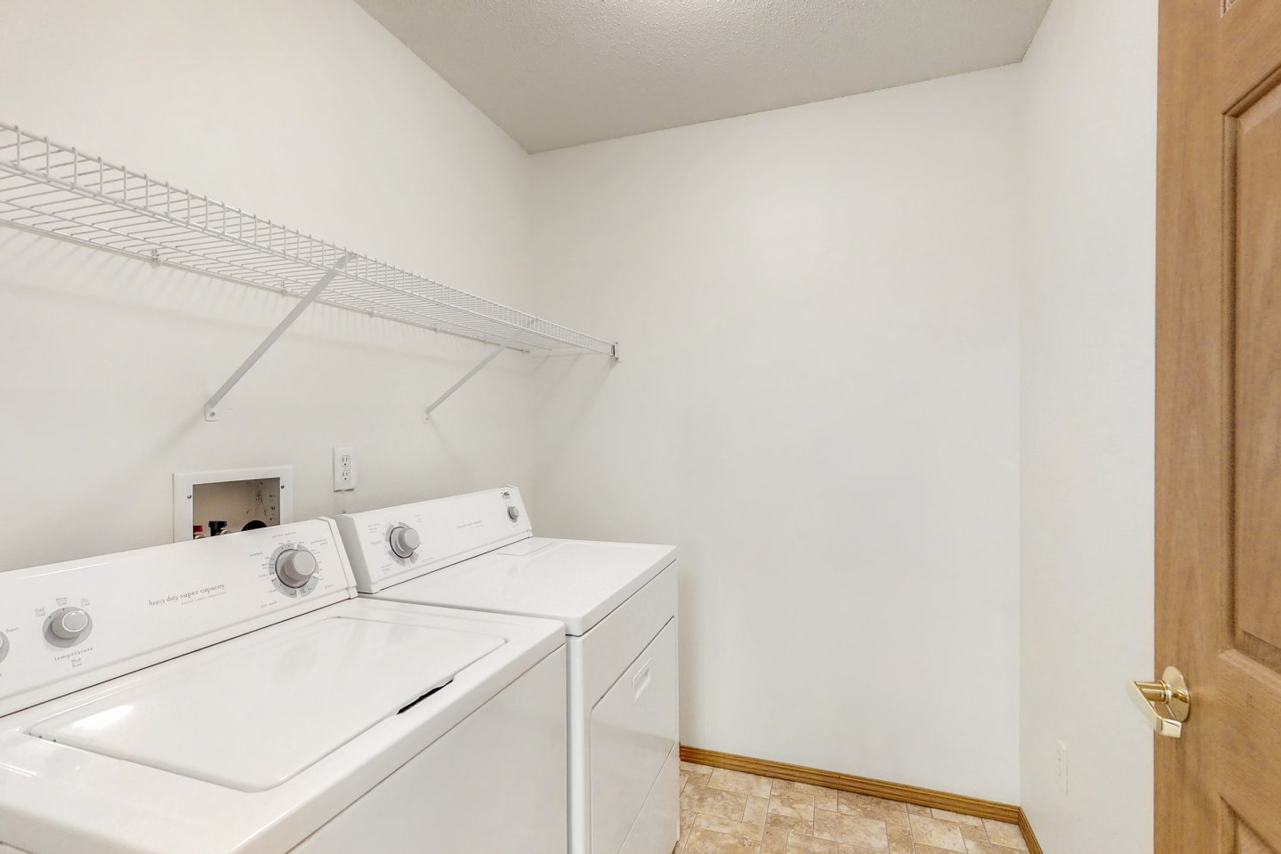Platinum Valley Apartments Image 68