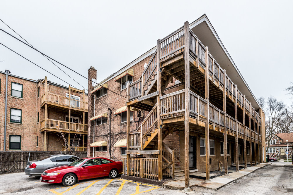 7706 S Saginaw - South Shore Apartments Image 12