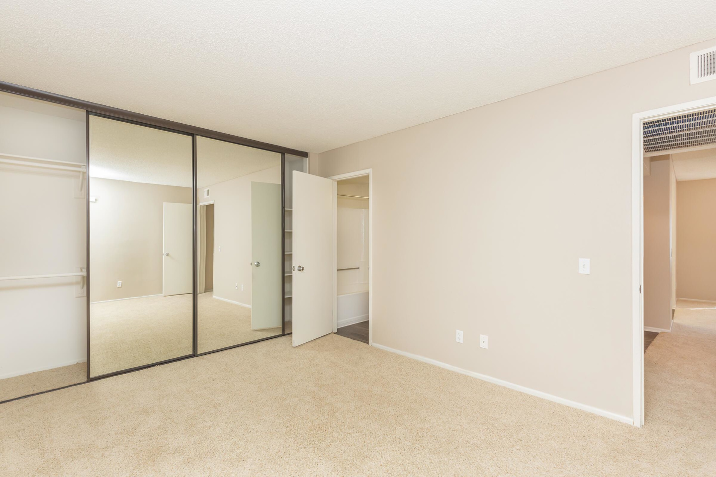 Emerald Court Apartment Homes Image 6