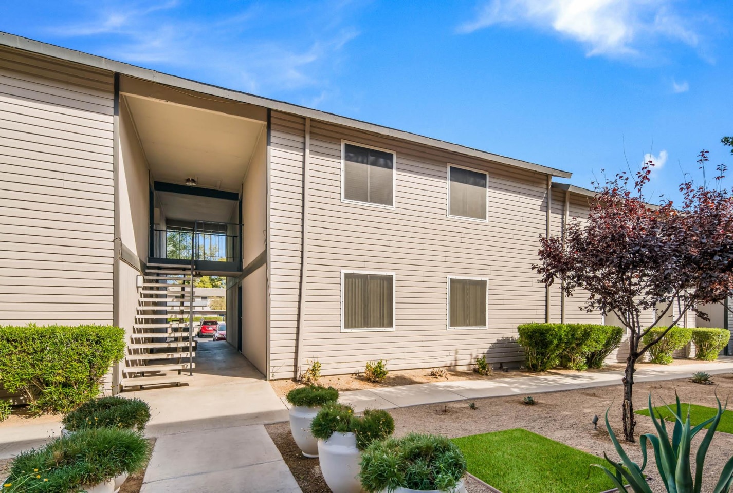 2900 Lux Apartment Homes Image 9