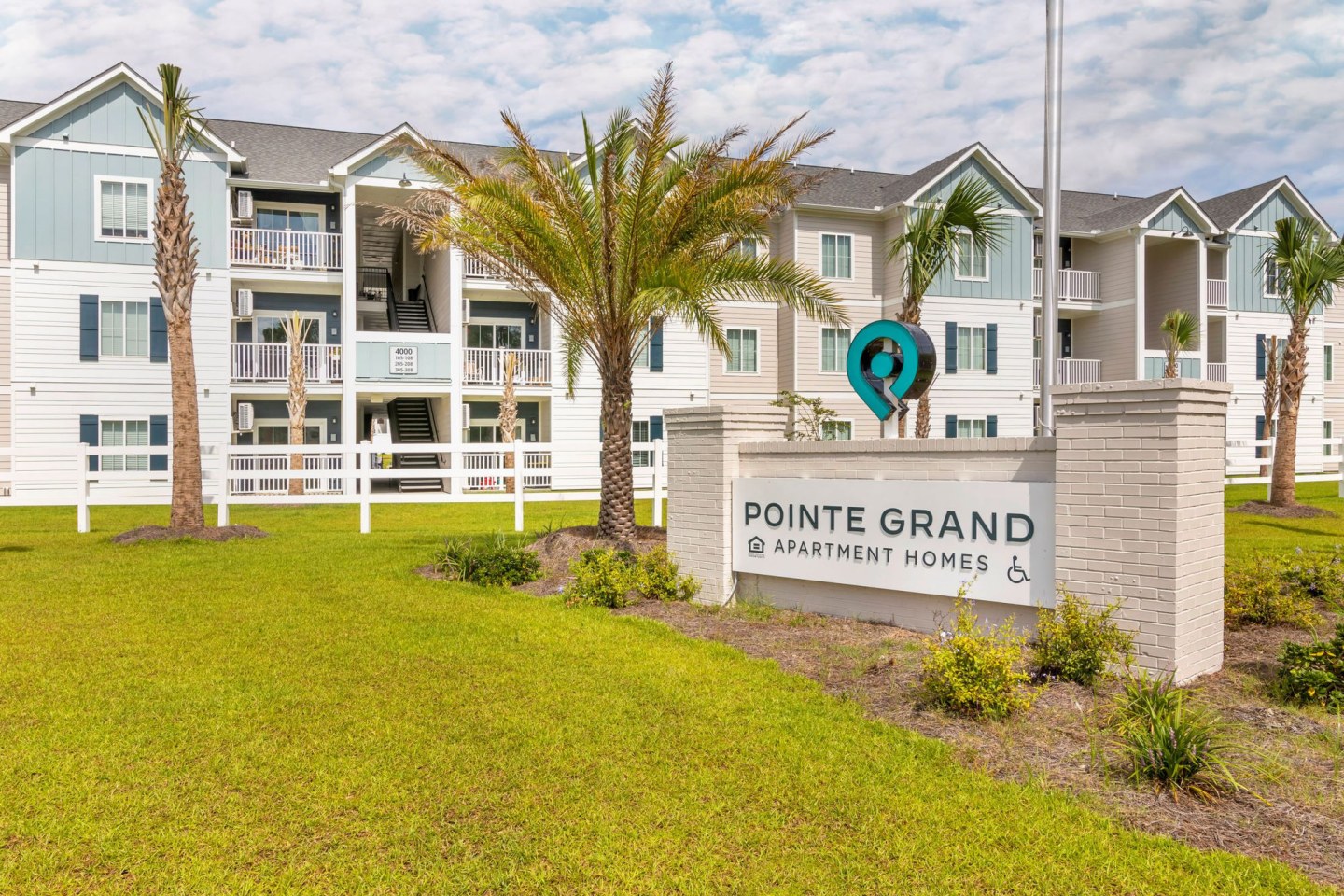 Pointe Grand Apartment Homes Image 2