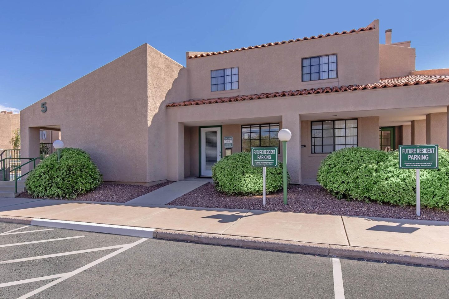 Broadmoor Apartments Image 1