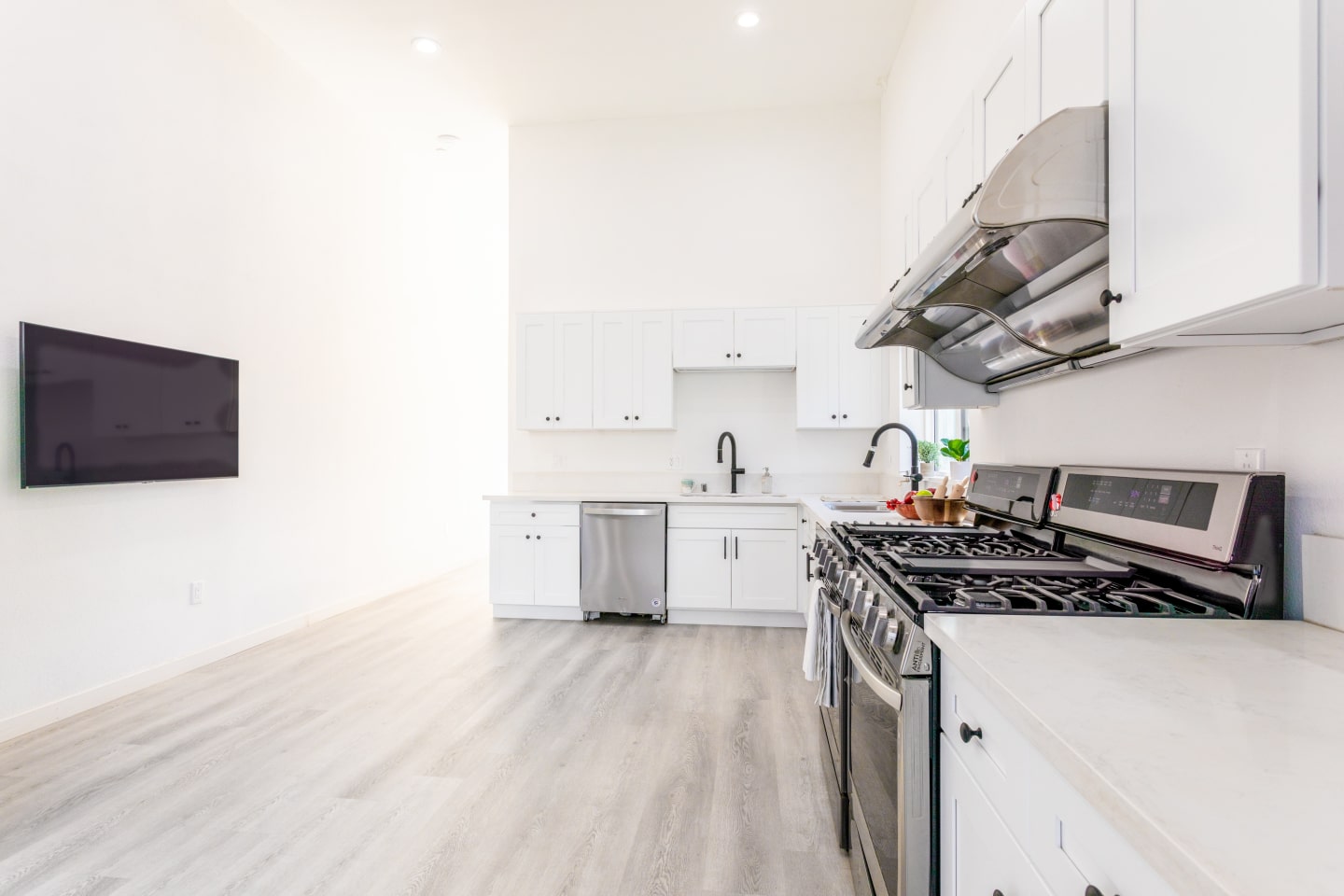 1815 W Adams Boulevard - Co-Living Image 11