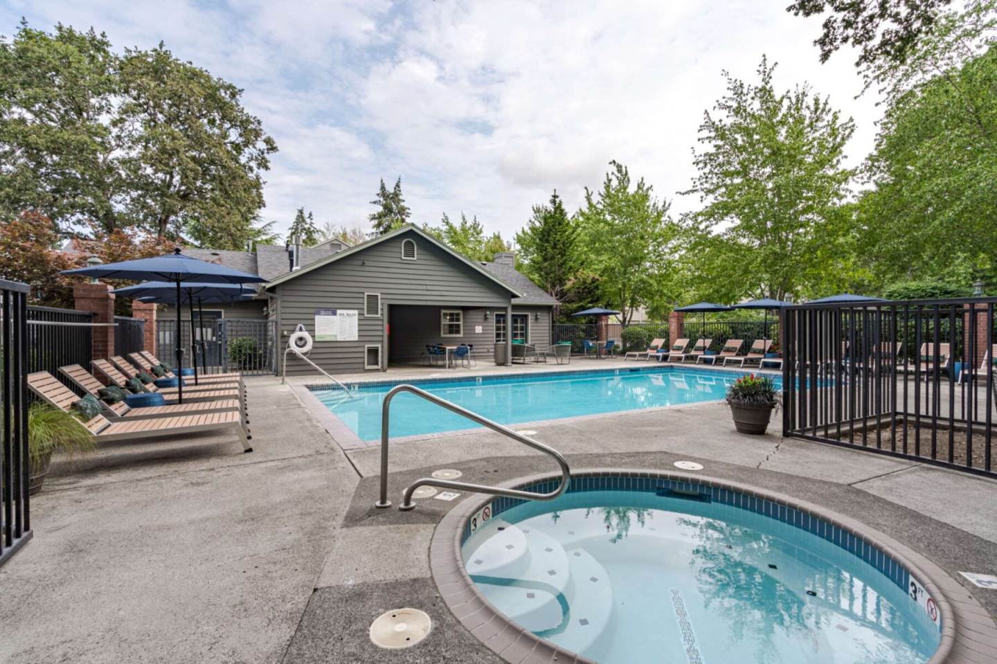 Larkspur Place Image 15