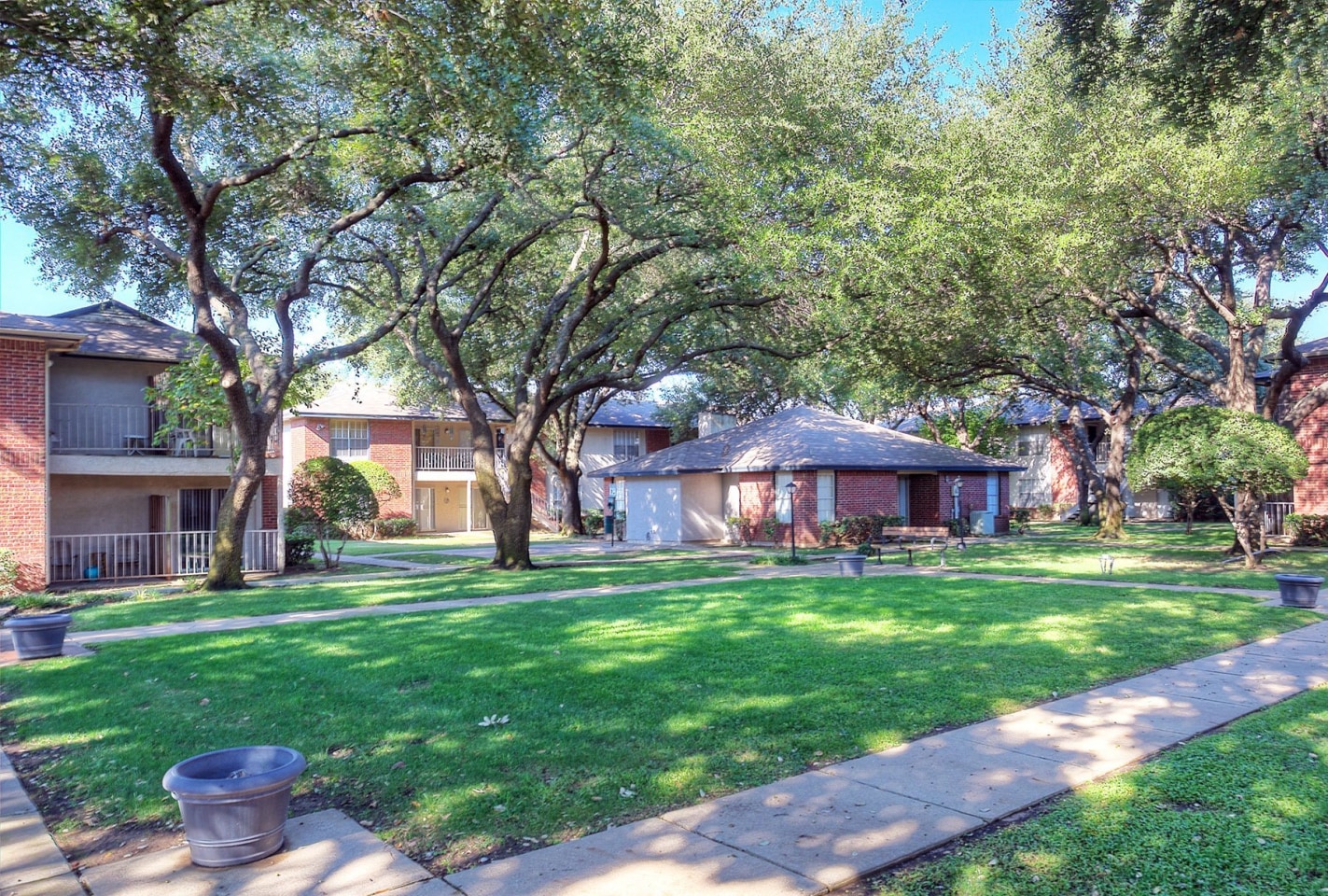 Crestbrook Apartments Image 6