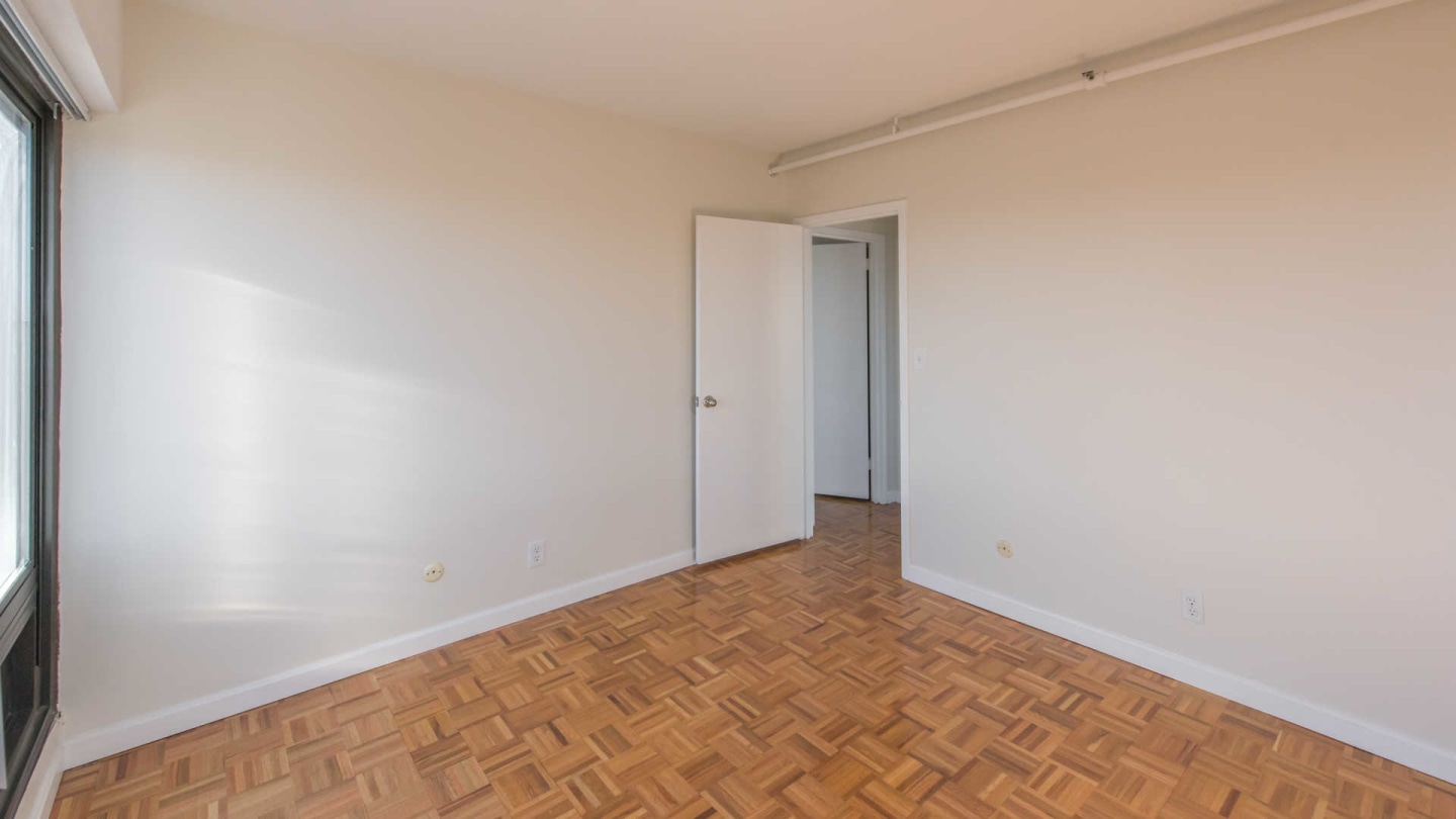 929 House Image 6