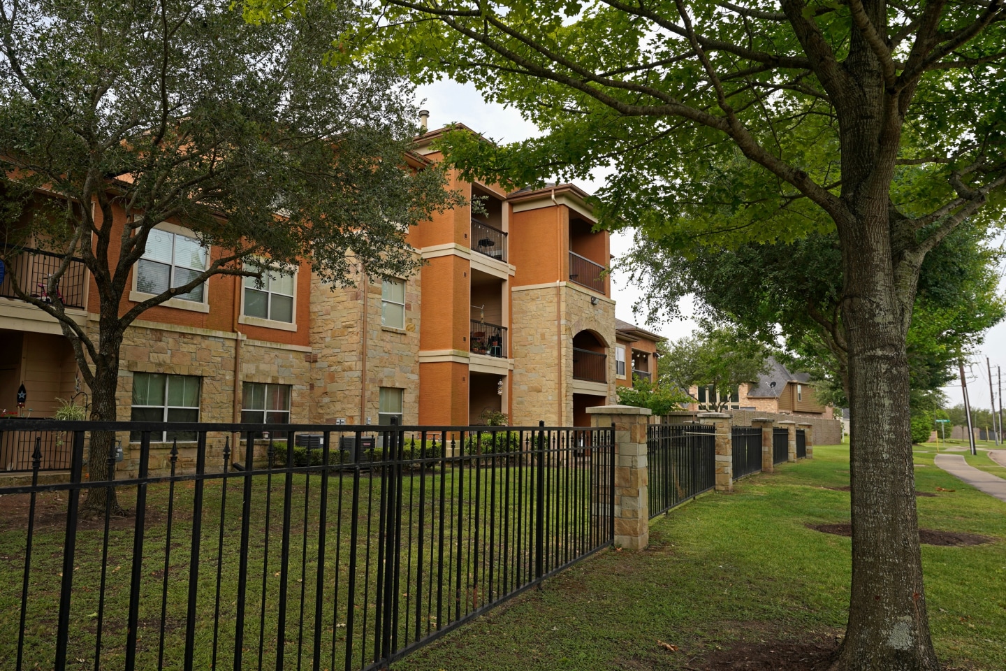 Residences at  Riverpark West Image 41